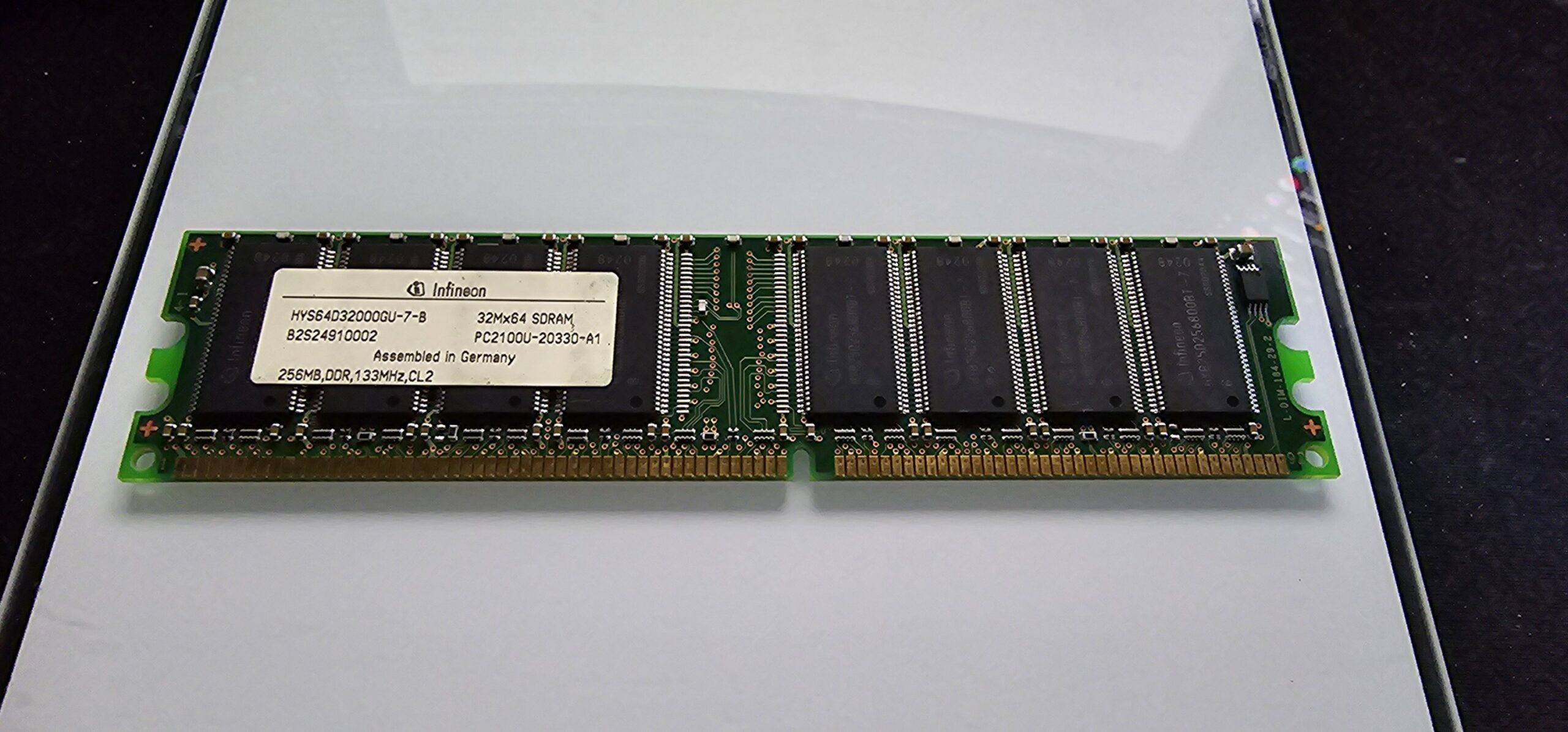 256 MB DDR-RAM 184-pin PC-2100U non-ECC Infineon HYS64D32000GU-7-B