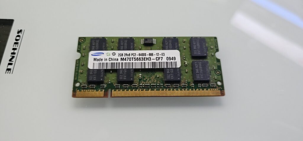 DIMM1 RAM 2GB M470T5663EH3-CF7 0949